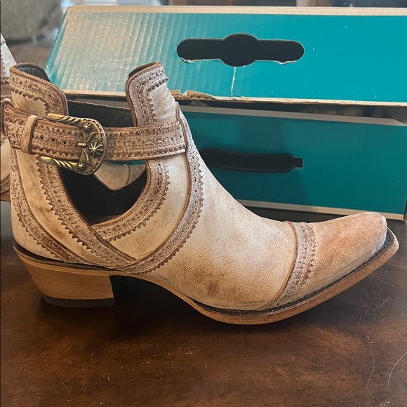 Plane Boots whitewashed tan with distressing ankle bootie w short heel - Picture 5 of 7